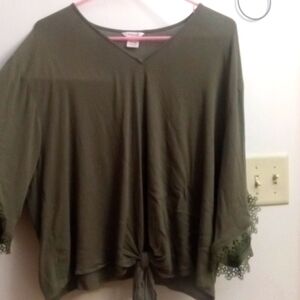 Women's size XL Ariat front tied blouse in Olive Green